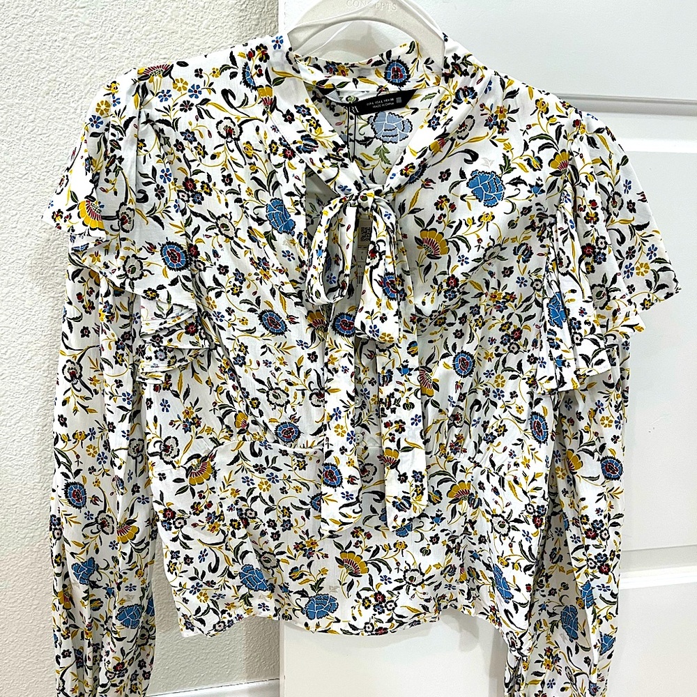 NWT Zara Blouse Patterned Bow, Frills, and Button Detail Size Women Large